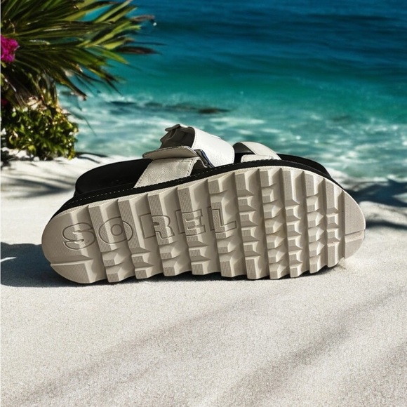 Sorel White Roaming Sport Sandal. Size 8.5. Great Condition. - Picture 9 of 9